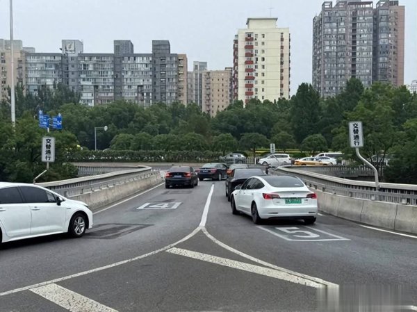 什么叫拉链式通行？为何众多司机都不懂？