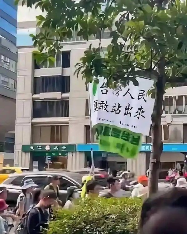 挺军购游行和搞大罢免的是同一批人？朱立伦爱将呛声