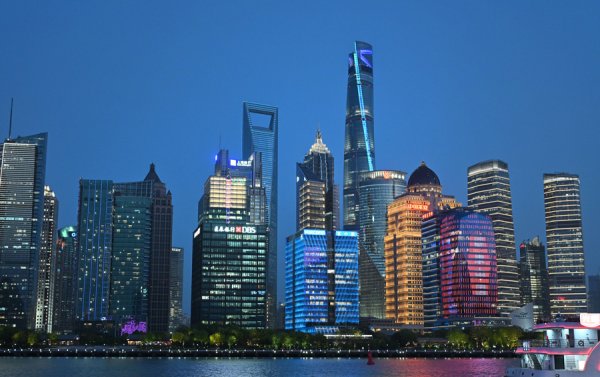 上海服务业大会定下目标，2030年增加值达6万亿元，超目前上海GDP总量